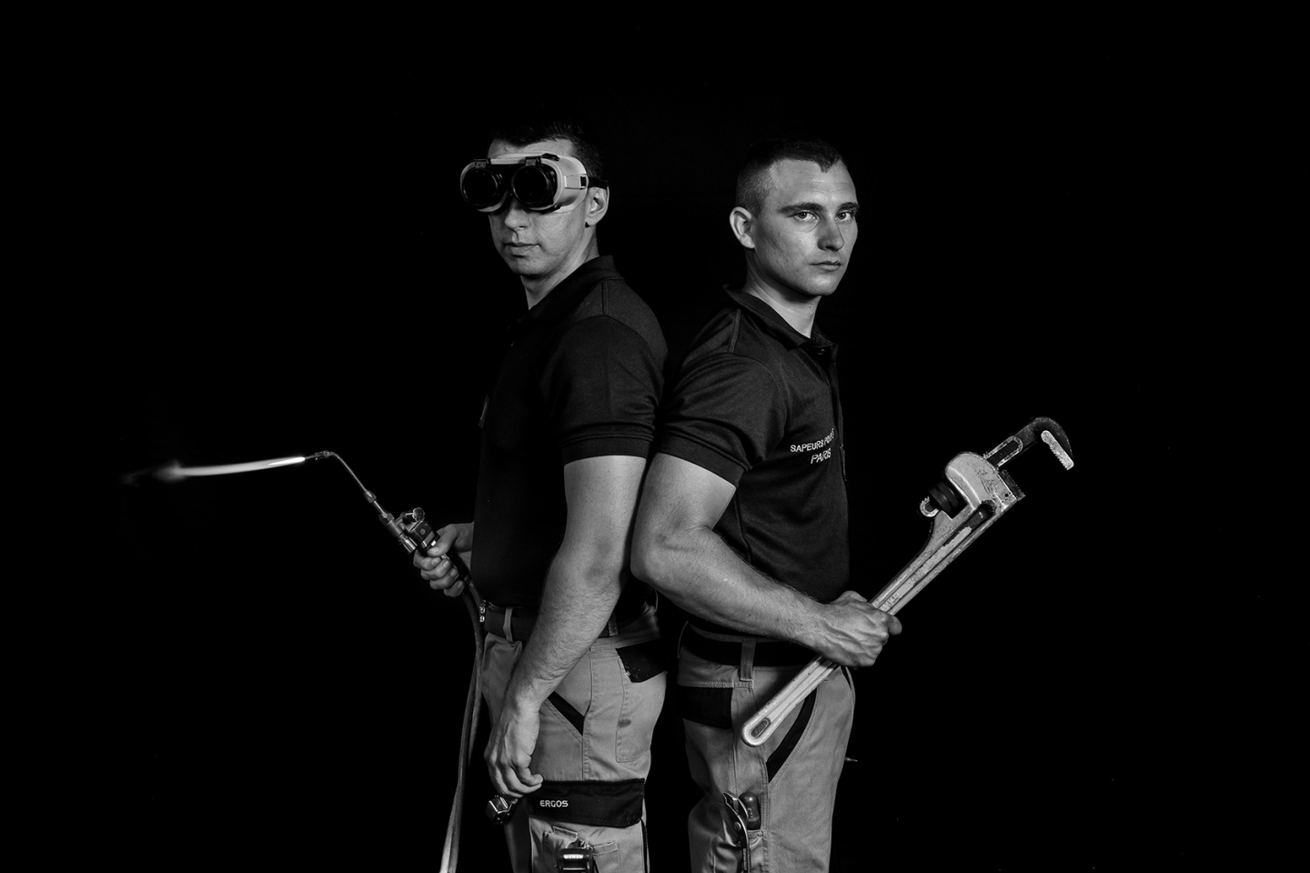 Ο Νίκος Αλιάγας φωτογραφίζει τους Γάλλους πυροσβέστες στο κέντρο διάσωσης Rousseau για το ημερολόγιο του 2023.