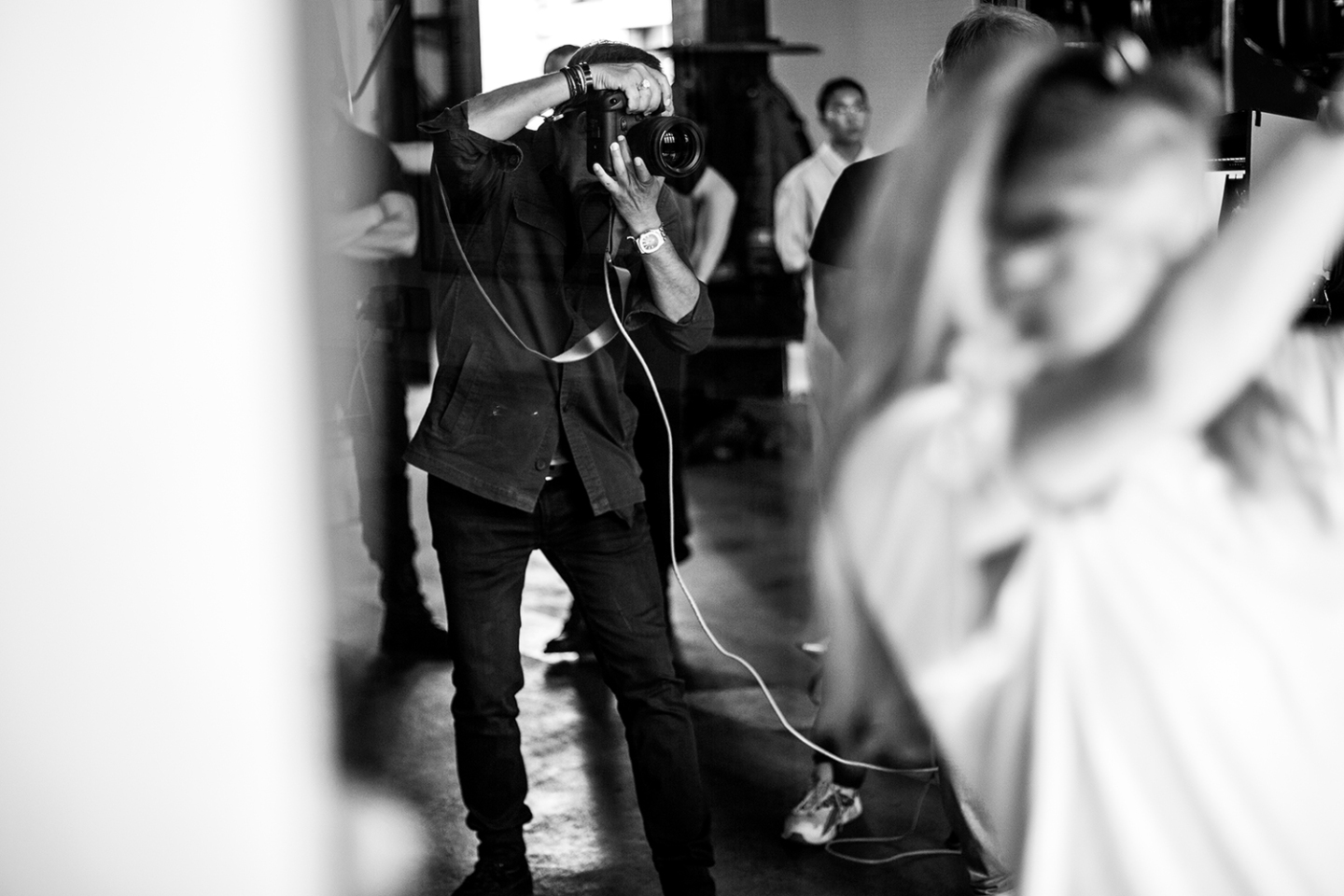 Ο Νίκος Αλιάγας φωτογραφίζει τους Γάλλους πυροσβέστες στο κέντρο διάσωσης Rousseau για το ημερολόγιο του 2023.