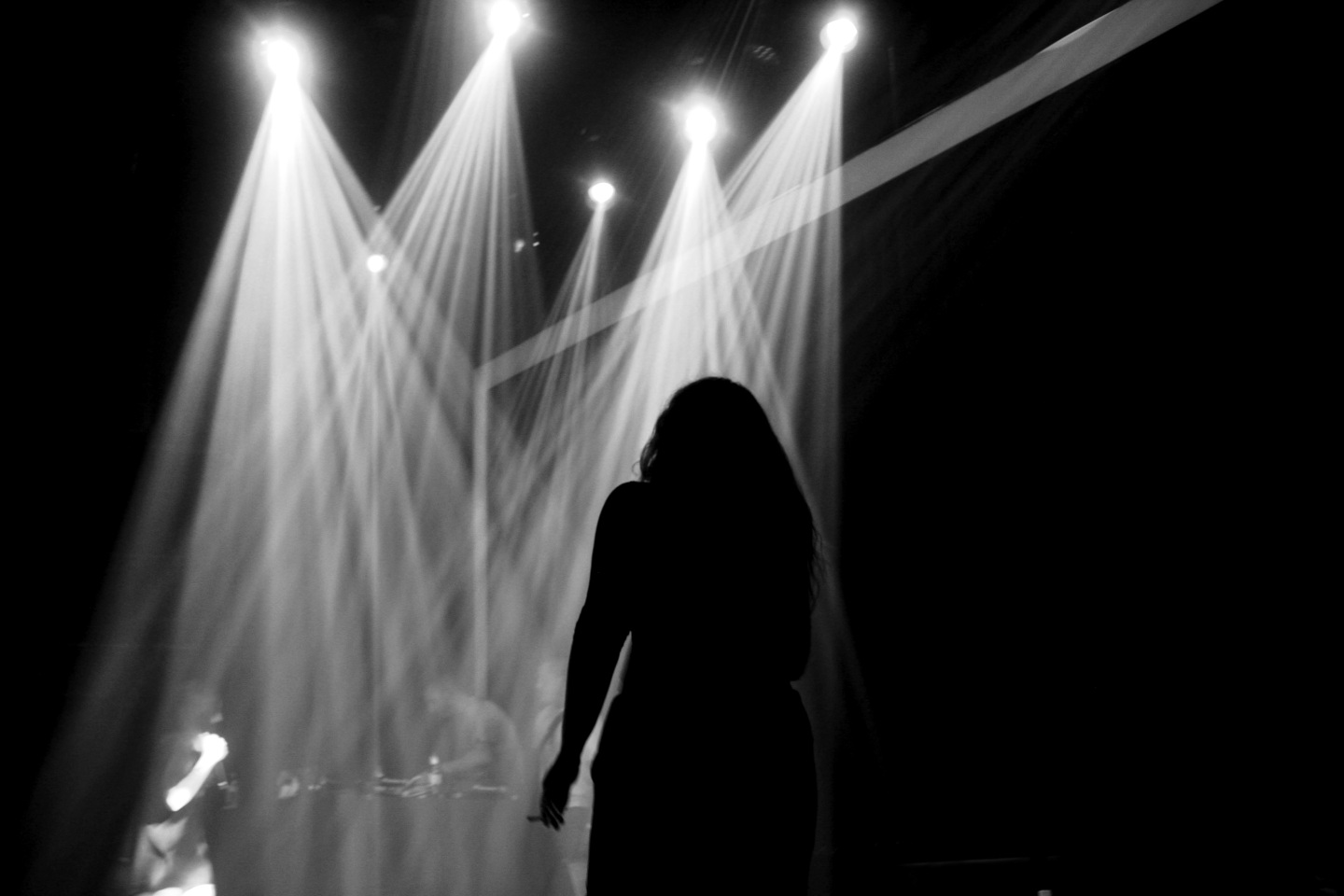 Συνέντευξη: Η φωτογράφος Σίλβια Τσομπανάκη μιλάει για τις εικόνες της έκθεσης «Ραπ Ντίβες» στην Εφημερίδα ATH