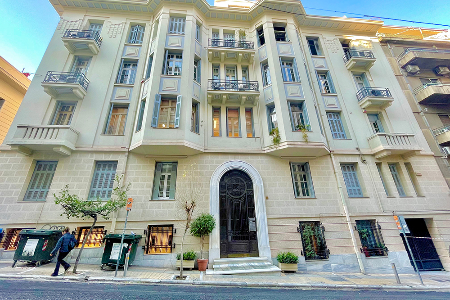 Σπάνιες εικόνες από την πολύβουη οδό Σκουφά στο Κολωνάκι