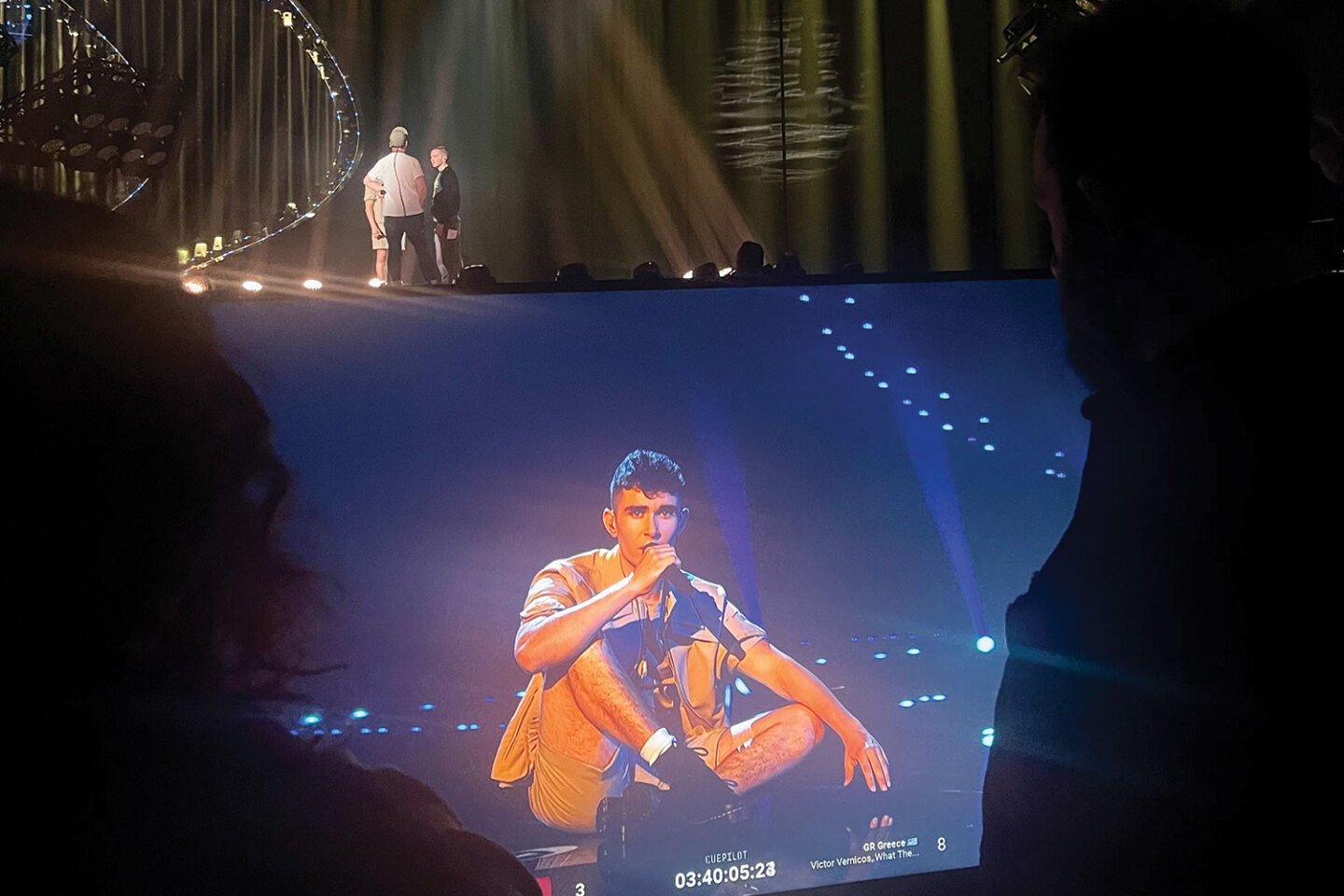 Eurovision 2023: Ο Κωνσταντίνος Ρήγος φωτογραφίζει backstage τον Βίκτωρα Βερνίκο