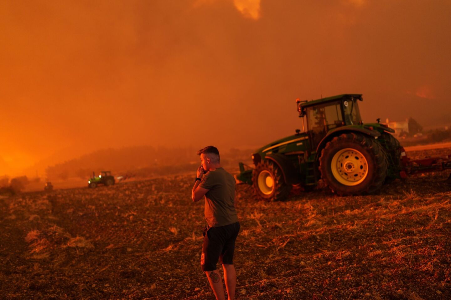  Μάχη με τις φλόγες στην Αλεξανδρούπολη ©Konstantinos Tsakalidis / SOOC
