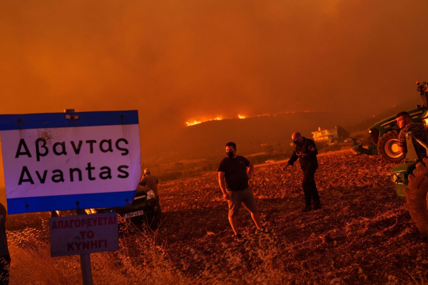  Μάχη με τις φλόγες στην Αλεξανδρούπολη ©Konstantinos Tsakalidis / SOOC