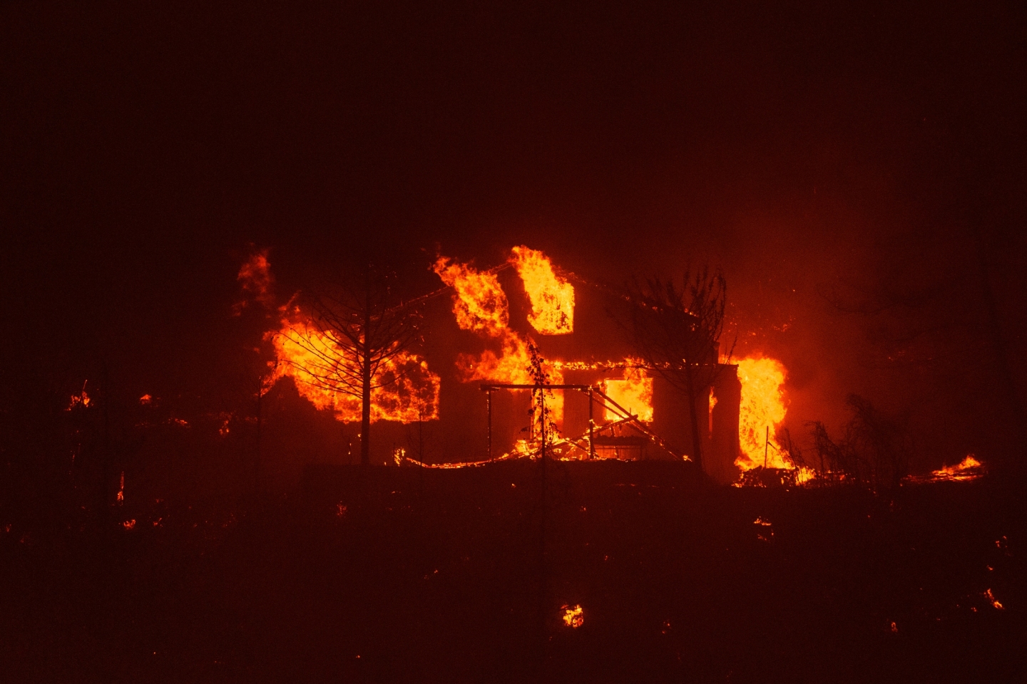 Καταστροφή από το πύρινο μέτωπο στην Αλεξανδρούπολη ©Konstantinos Tsakalidis / SOOC