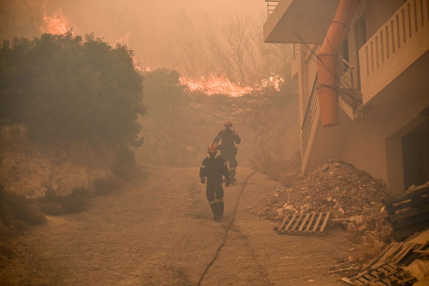 Αγώνας για την κατάσβεση της φωτιάς στη Φυλή ©Nephele Nomikou/ SOOC
