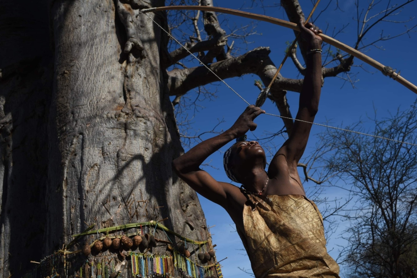 Ένας τοξότης στην Τανζανία