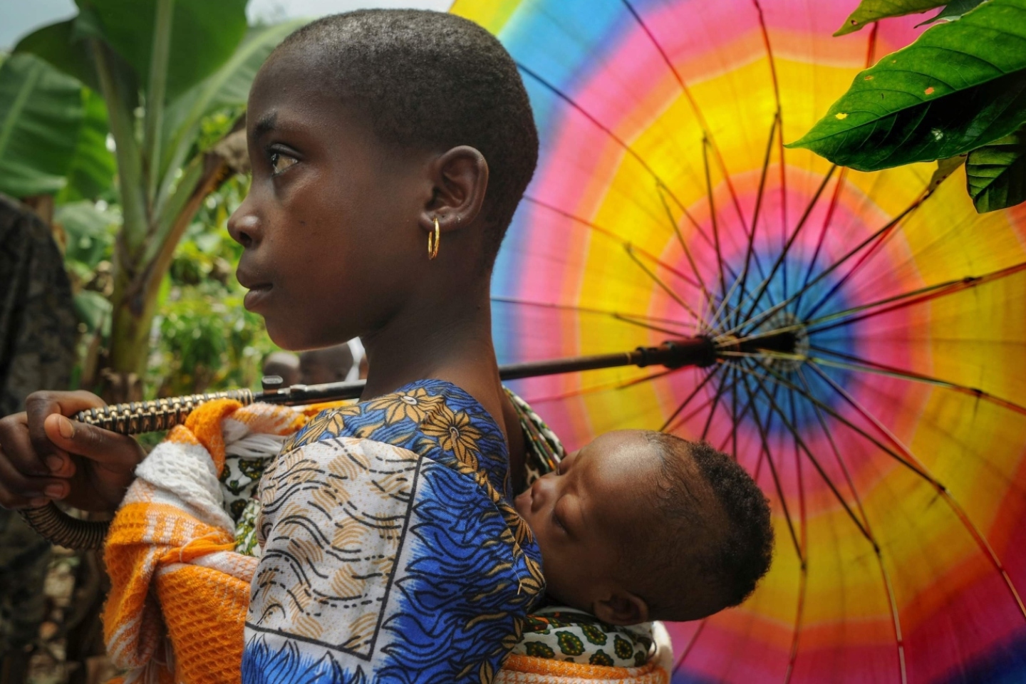 άνθρωποι σε τροπικό δάσος