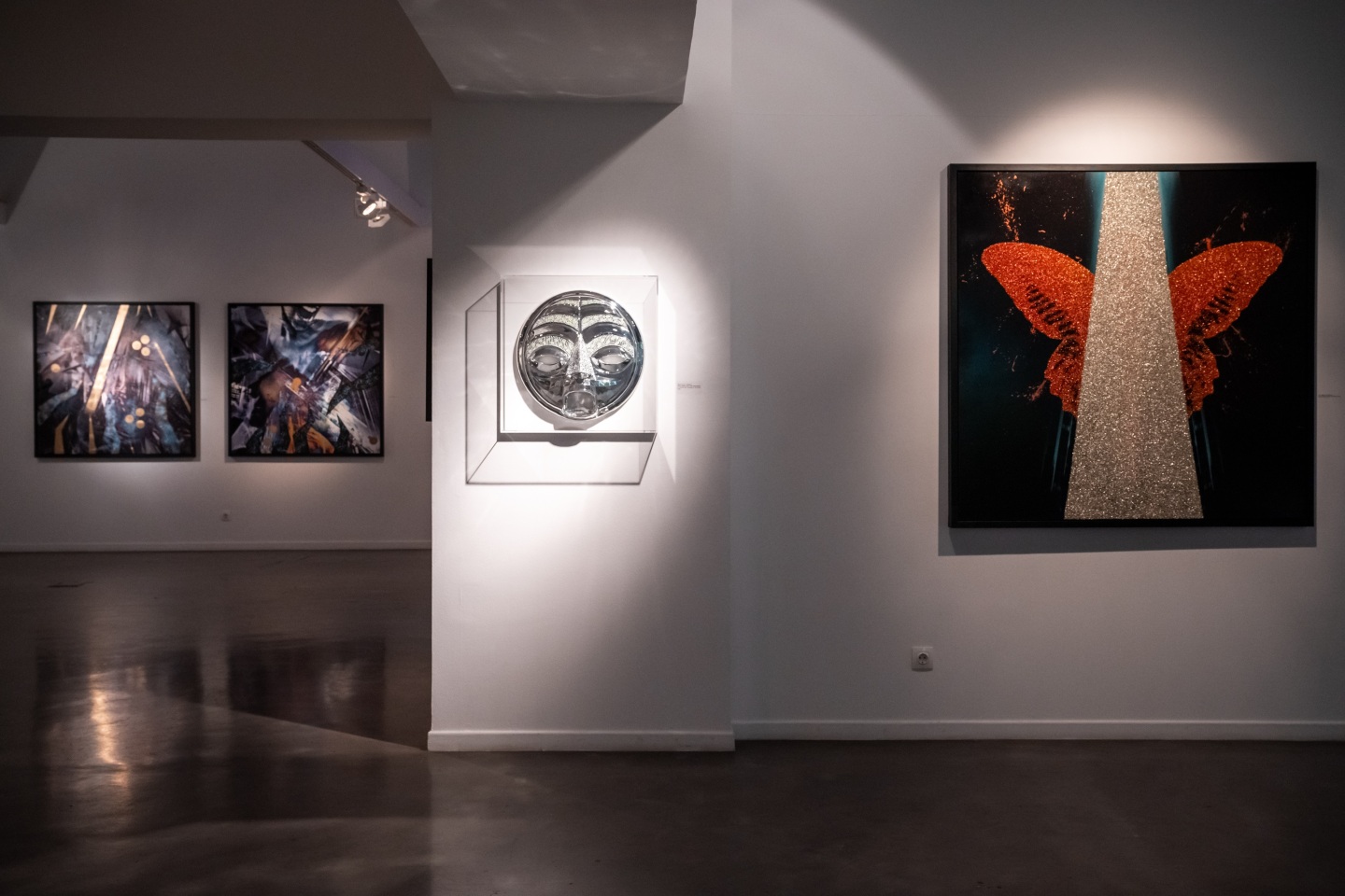 Infinite Drama Athens: Φωτορεπορτάζ από τα εγκαίνια της έκθεσης του Maxim στην Ελλάδα που παρουσιάζουν Τhe Blender Gallery και Varvara Roza Galleries.