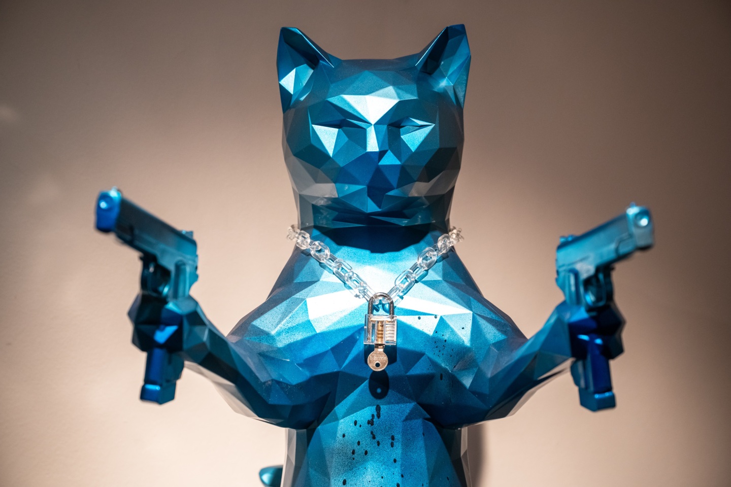 Infinite Drama Athens: Φωτορεπορτάζ από τα εγκαίνια της έκθεσης του Maxim στην Ελλάδα που παρουσιάζουν Τhe Blender Gallery και Varvara Roza Galleries.