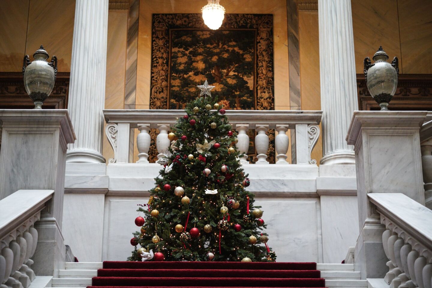 Το Χριστουγεννιάτικο δέντρο στο Προεδρικό Μέγαρο