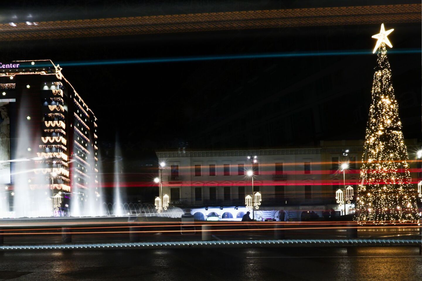 Η στολισμένη για τα Χριστούγεννα Αθήνα 