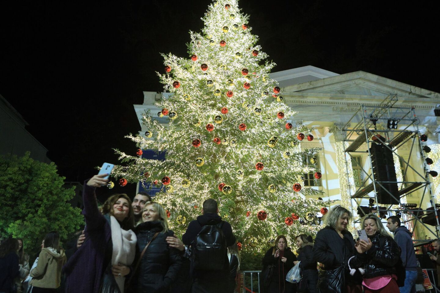 Ο Πειραιάς γιορτάζει τα Χριστούγεννα