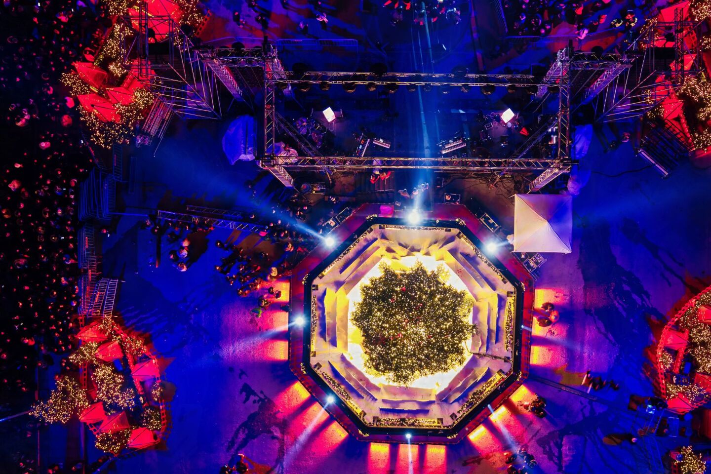 Η στολισμένη Θεσσαλονίκη από ψηλά