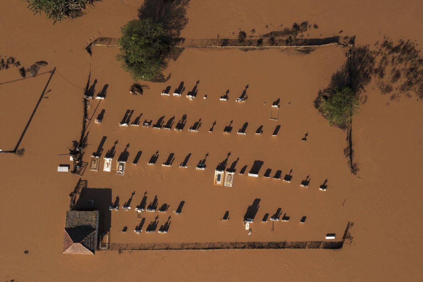 Πλημμυρισμένο νεκροταφείο από την κακοκαιρία Daniel στο χωριό Αστρίτσα, στην Καρδίτσα , στις 8 Σεπτεμβρίου 2023