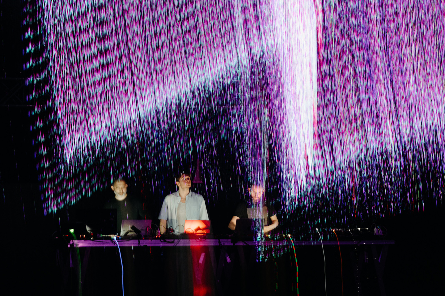 Ανταπόκριση από την παράσταση «Aether» των Max Cooper και Satyajit Das στο Μέγαρο Μουσικής Αθηνών