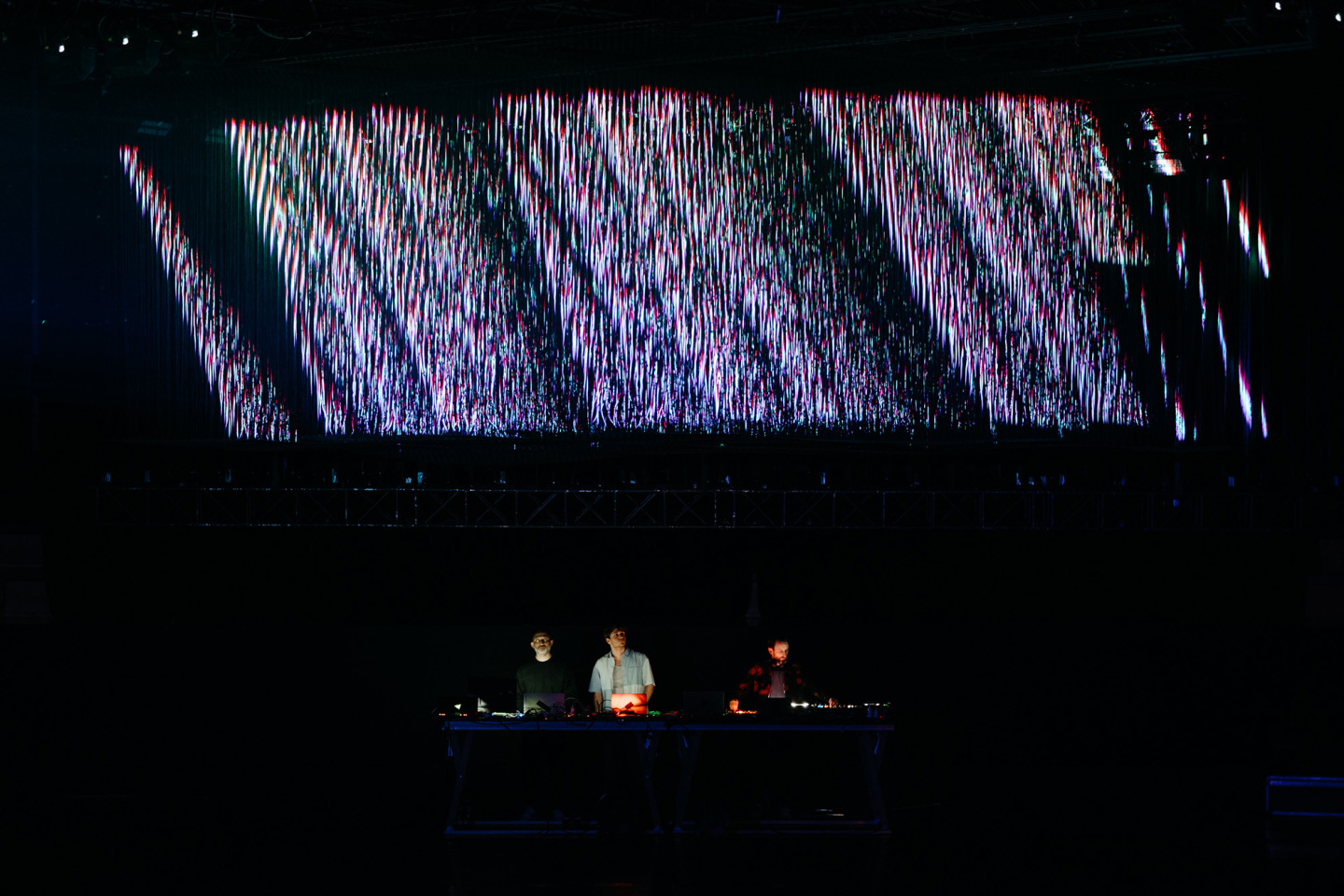 Ανταπόκριση από την παράσταση «Aether» των Max Cooper και Satyajit Das στο Μέγαρο Μουσικής Αθηνών