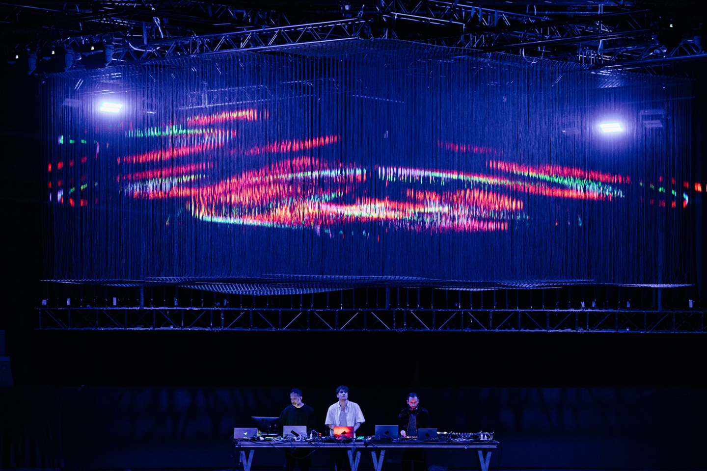 Ανταπόκριση από την παράσταση «Aether» των Max Cooper και Satyajit Das στο Μέγαρο Μουσικής Αθηνών