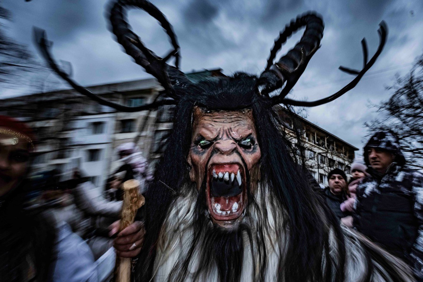 Surva Festival: Ένα Photo Story του Τάσσου Βρετού από την καρναβαλική γιορτή στη Βουλγαρία