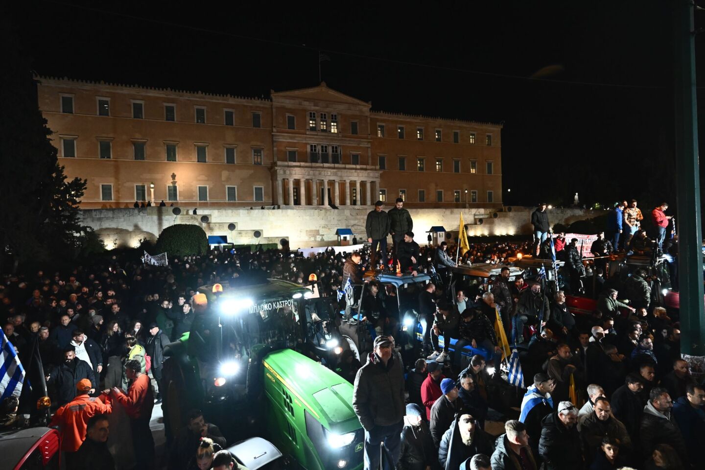 Χιλιάδες κόσμου στο συλλαλητήριο των αγροτών στο Σύνταγμα