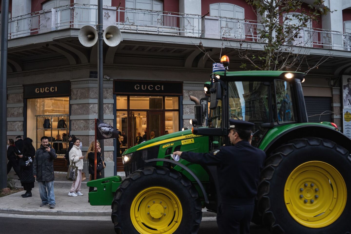 Οι αγρότες εξακολουθούν να επιμένουν στην ικανοποίηση των αιτημάτων τους