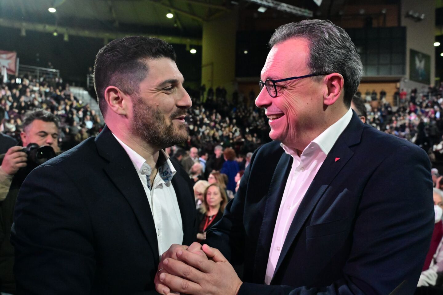 Ο Διονύσης Τεμπονέρας με τον αρχηγό της ΚΟ του ΣΥΡΙΖΑ Σωκράτη Φάμελλο