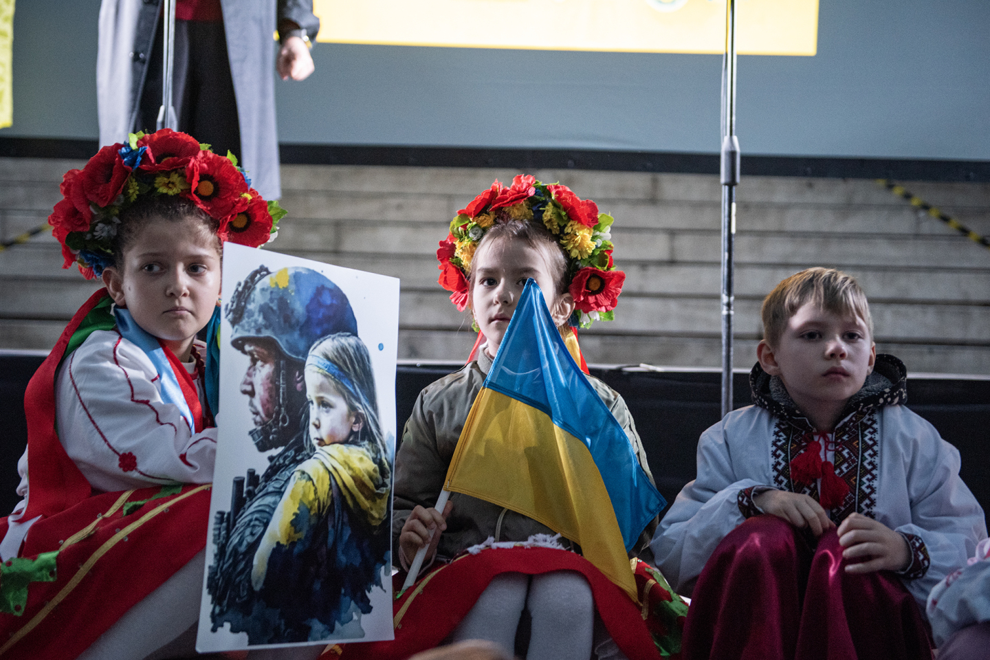 Δύο χρόνια από τη ρωσική εισβολή στην Ουκρανία: Φωτορεπορτάζ από την ειρηνική πορεία υποστήριξης της Ουκρανίας στην Αθήνα