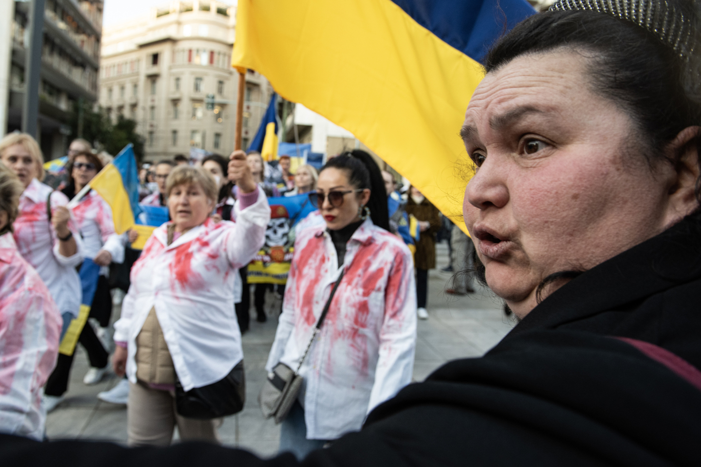 Δύο χρόνια από τη ρωσική εισβολή στην Ουκρανία: Φωτορεπορτάζ από την ειρηνική πορεία υποστήριξης της Ουκρανίας στην Αθήνα