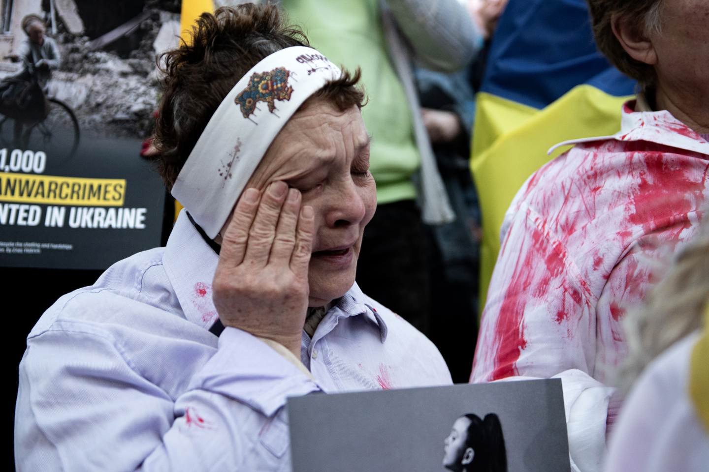 Δύο χρόνια από τη ρωσική εισβολή στην Ουκρανία: Φωτορεπορτάζ από την ειρηνική πορεία υποστήριξης της Ουκρανίας στην Αθήνα