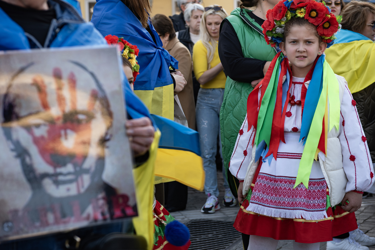 Δύο χρόνια από τη ρωσική εισβολή στην Ουκρανία: Φωτορεπορτάζ από την ειρηνική πορεία υποστήριξης της Ουκρανίας στην Αθήνα