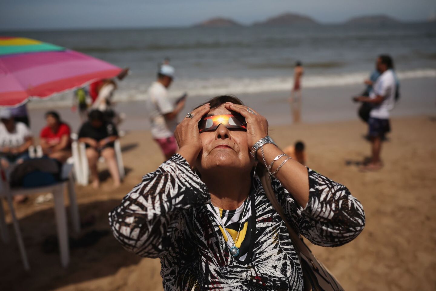 Στην παραλία του Μεξικού πολλοί έστρεψαν το βλέμμα στον ουρανό και αντίκρυσαν το μοναδικό θέαμα