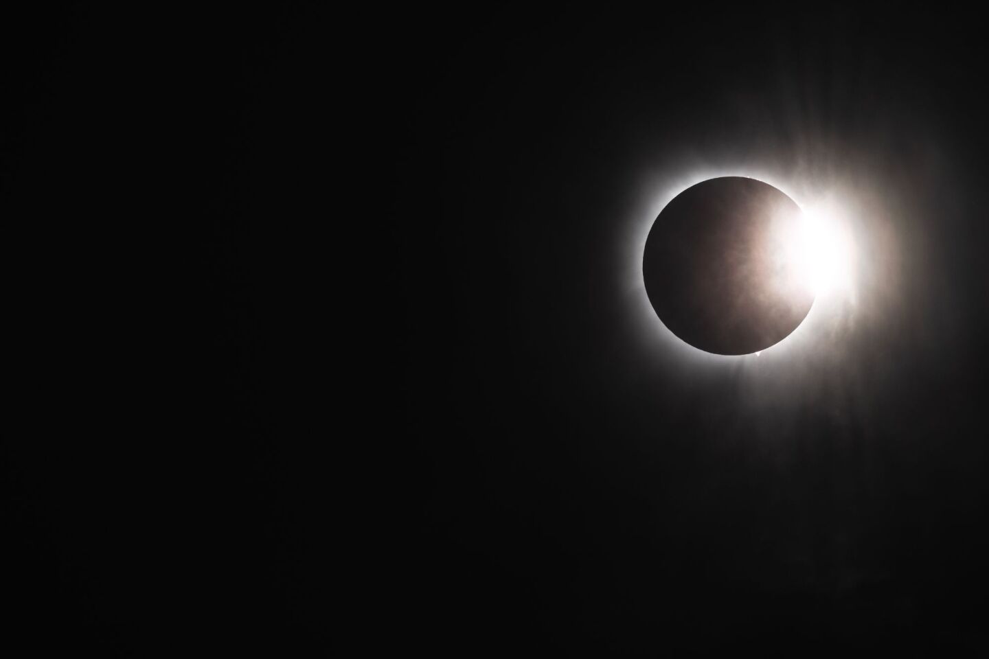 Η φάση της ολικής έκλειψης ηλίου διήρκεσε τέσσερα λεπτά