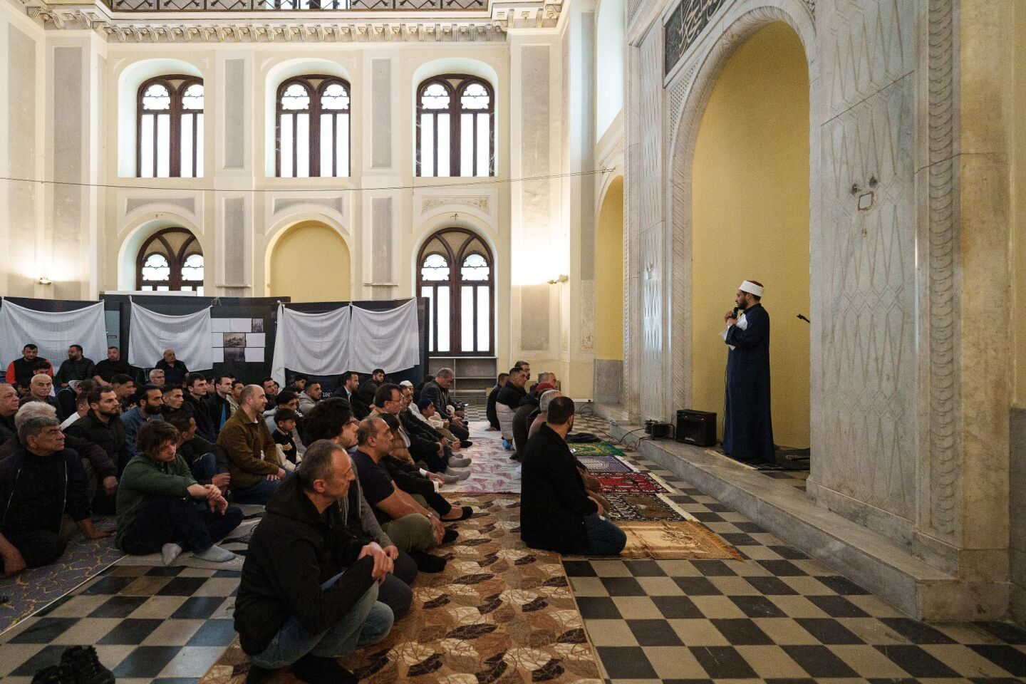 Προσευχή μουσουλμάνων για τον εορτασμό της Λύσης της Νηστείας του Ραμαζανίου (Εΐντ αλ-Φιτρ) στο Γενί Τζαμί της Θεσσαλονίκης