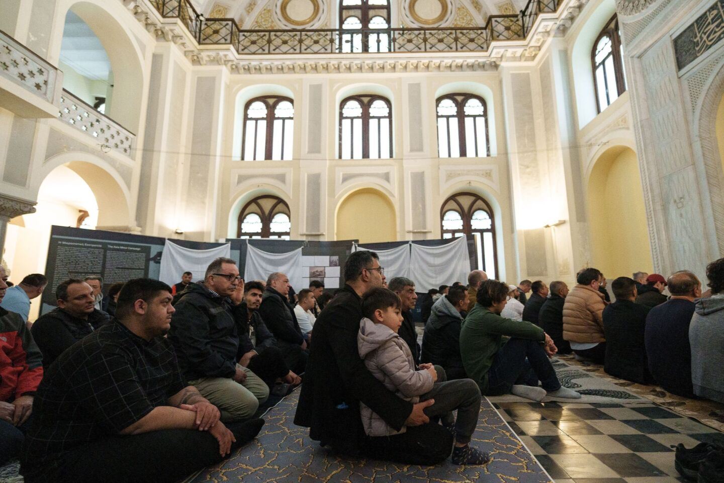 Προσευχή μουσουλμάνων για τον εορτασμό της Λύσης της Νηστείας του Ραμαζανίου (Εΐντ αλ-Φιτρ) στο Γενί Τζαμί της Θεσσαλονίκης
