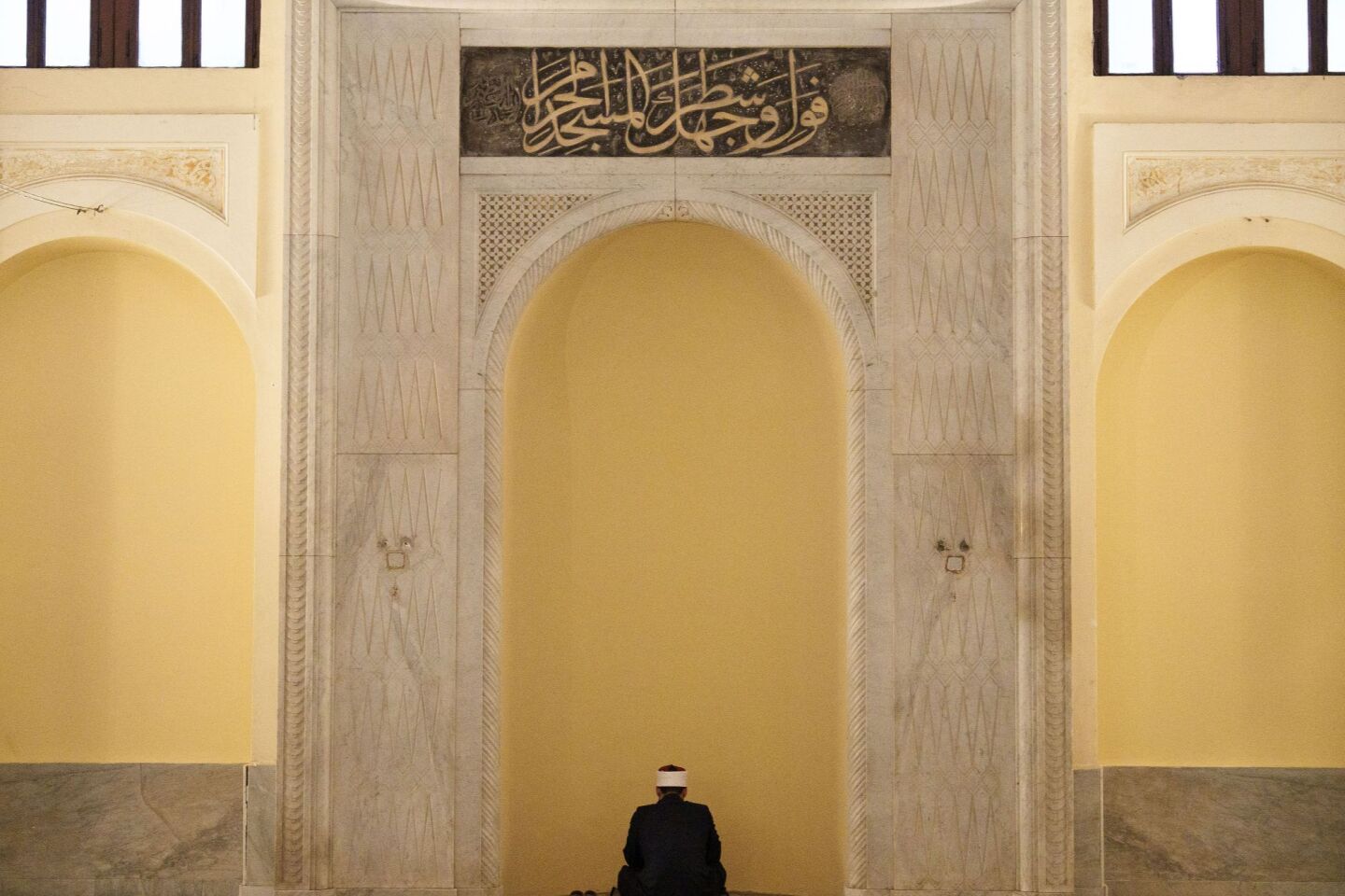 Προσευχή μουσουλμάνων για τον εορτασμό της Λύσης της Νηστείας του Ραμαζανίου (Εΐντ αλ-Φιτρ) στο Γενί Τζαμί της Θεσσαλονίκης