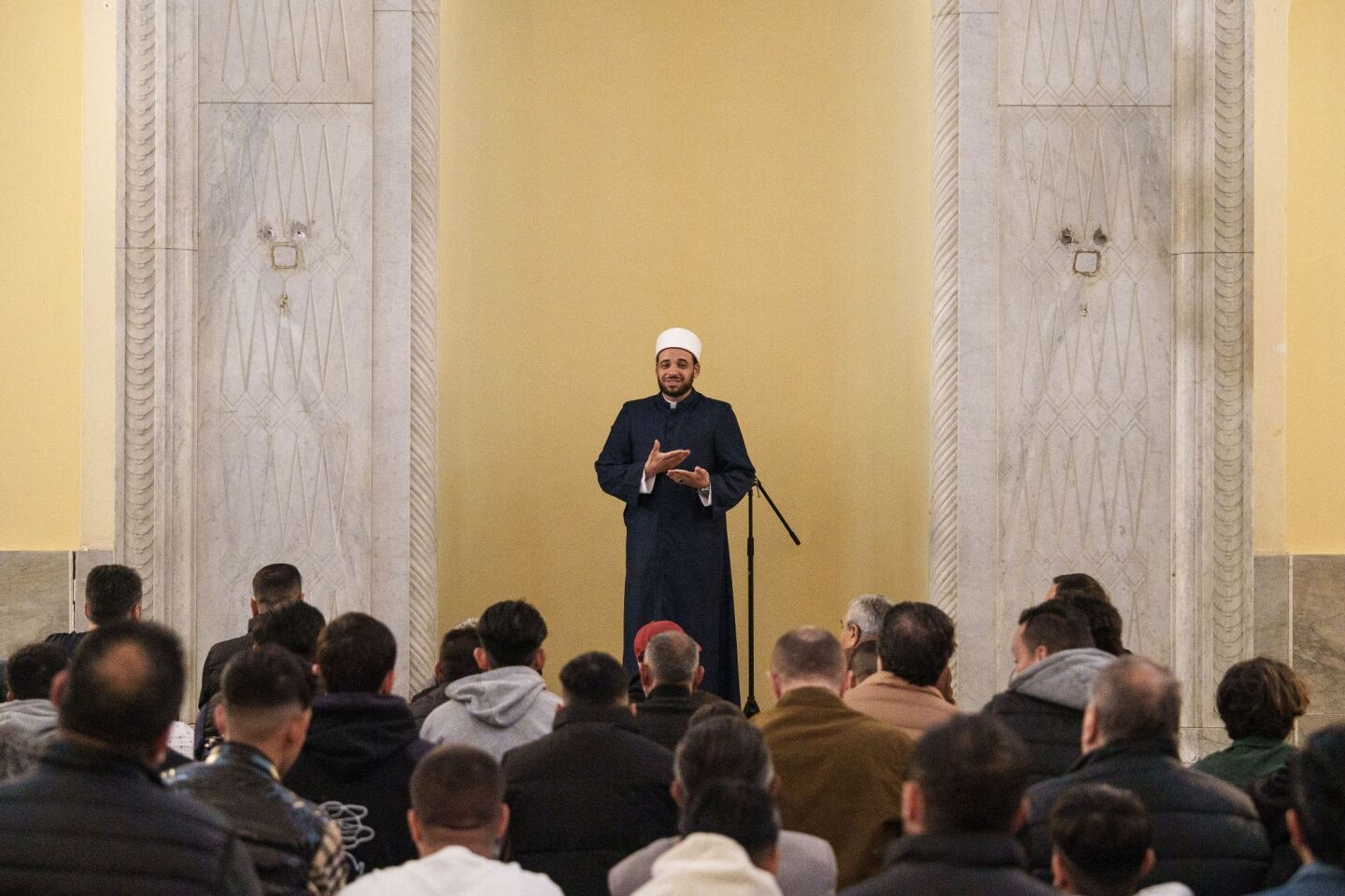 Προσευχή μουσουλμάνων για τον εορτασμό της Λύσης της Νηστείας του Ραμαζανίου (Εΐντ αλ-Φιτρ) στο Γενί Τζαμί της Θεσσαλονίκης