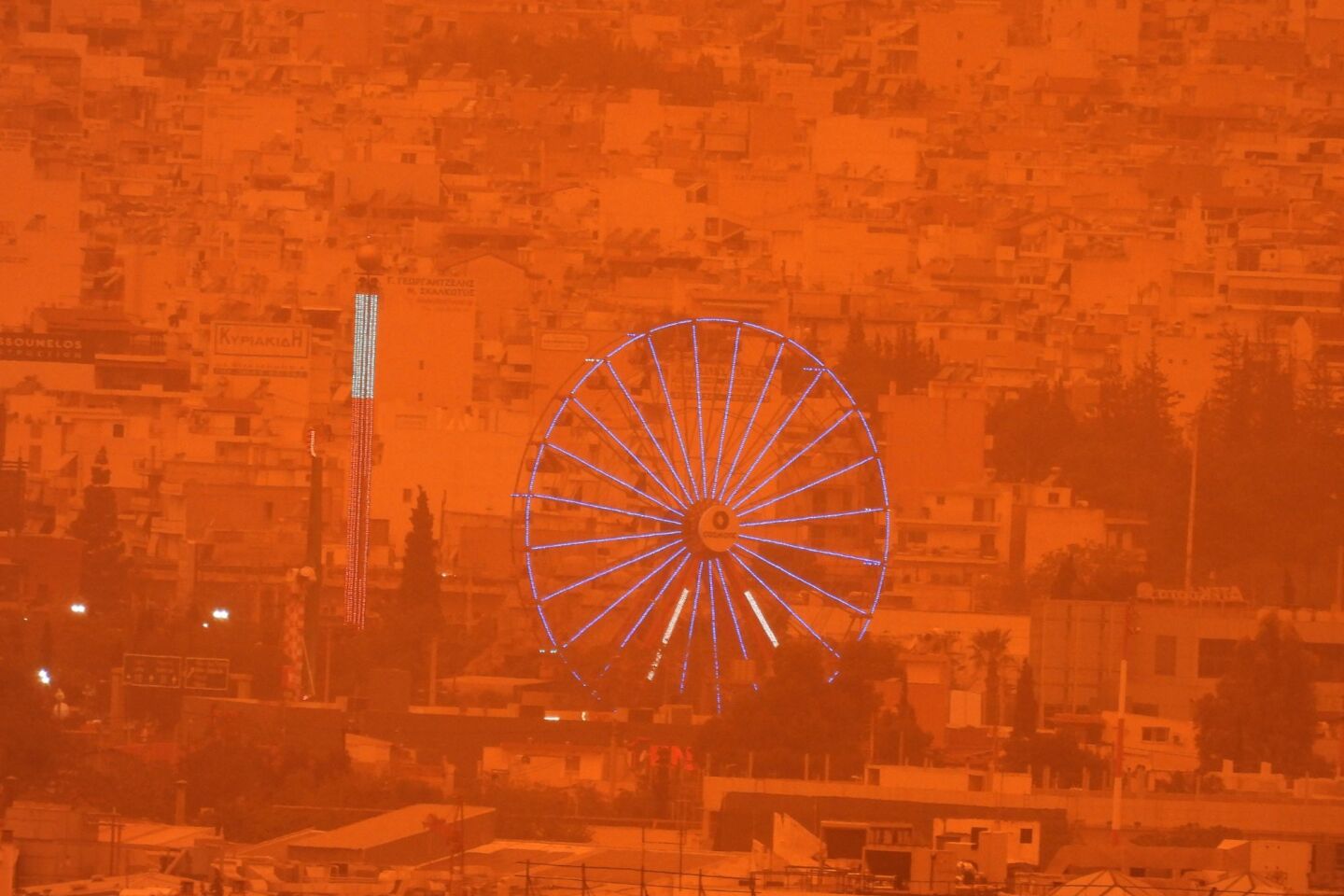 Απόκοσμες εικόνες από την αφρικανική σκόνη στην Αθήνα 