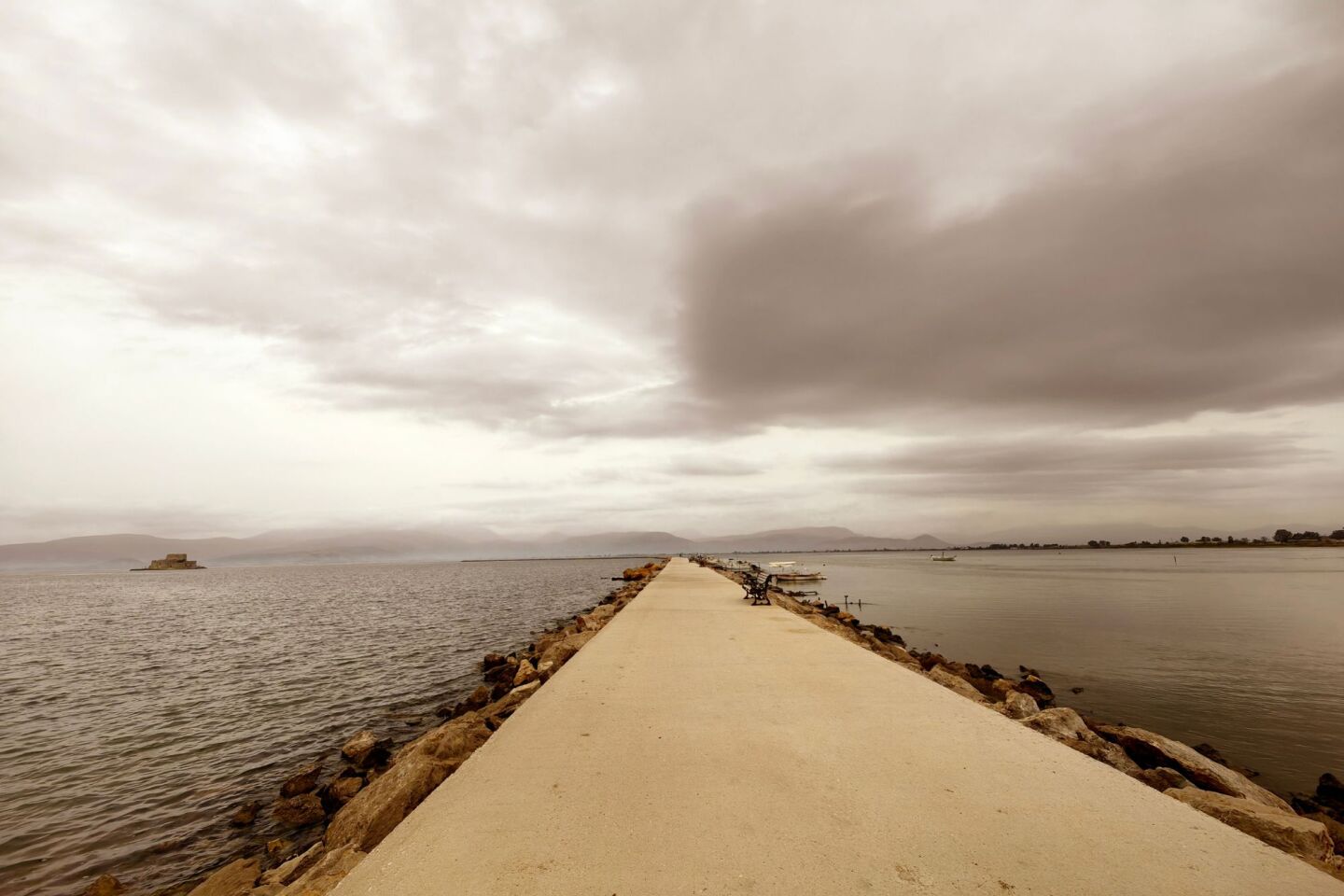 Το Ναύπλιο καλυμένο από την αφρικανική σκόνη