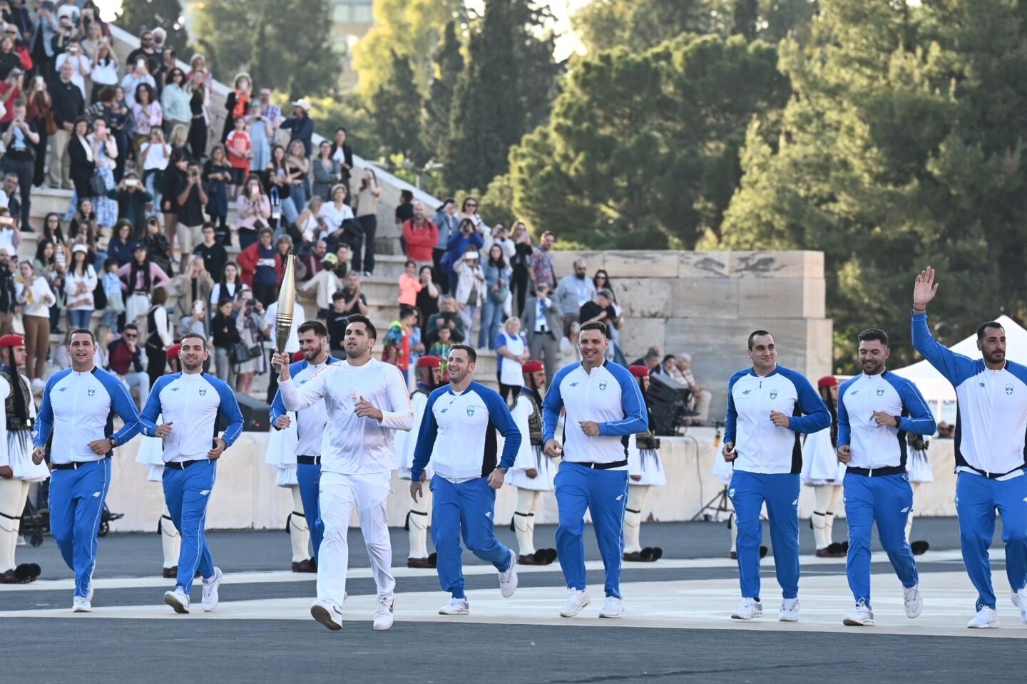 Τελευταίος Λαμπαδηδρόμος ήταν o αρχηγός της Εθνικής Υδατοσφαίρισης των Ανδρών, Γιάννης Φουντούλης, μαζί με τους συμπαίκτες του