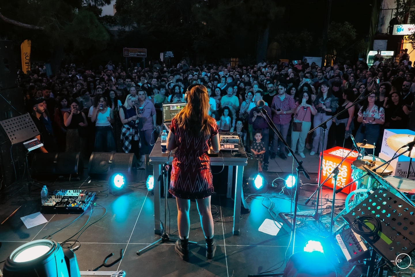 Voice 102.5: Μία μαγική βραδιά με Billie Kark και Alkyone στην Πλατεία δεξαμενής