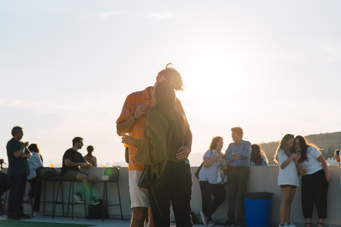 Voice 102.5: Μουσική, ποτό και τέχνη στους ορόφους του ΕΜΣΤ