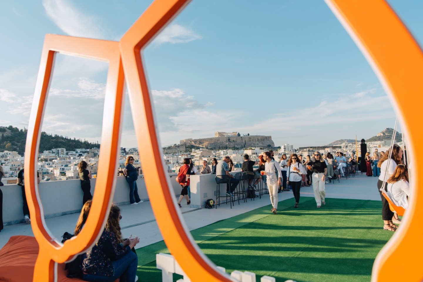 Voice 102.5: Μουσική, ποτό και τέχνη στους ορόφους του ΕΜΣΤ