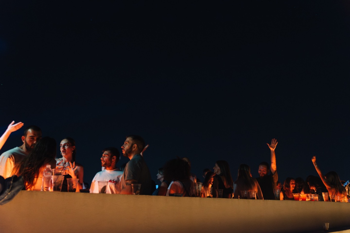 Voice 102.5: Μουσική, ποτό και τέχνη στους ορόφους του ΕΜΣΤ