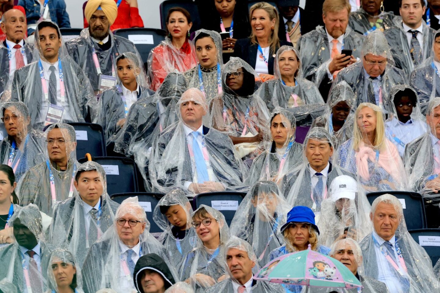 Πολλή βροχή πολύ χρώμα στην Τελετή Έναρξης των ΟΑ στο Παρίσι