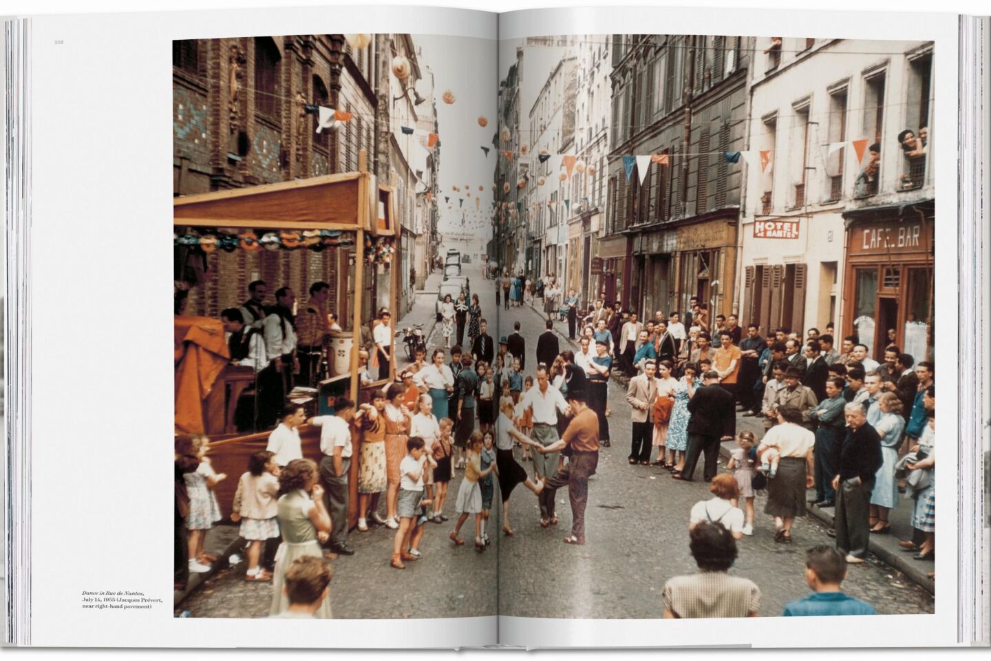 Το Παρίσι μέσα από τις φωτογραφίες του Robert Doisneau