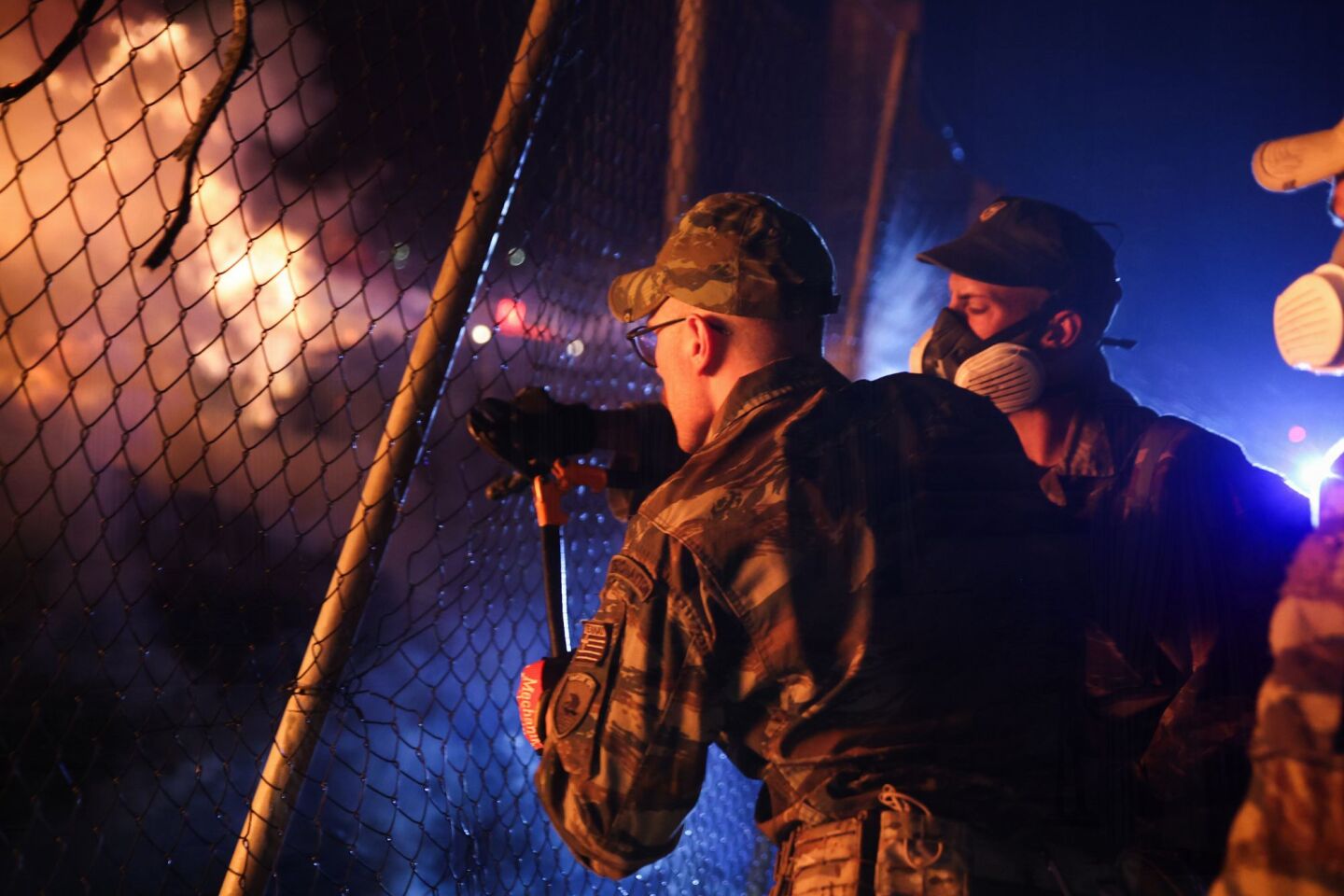 Εικόνες από τις προσπάθειες κατάσβεσης της φωτιάς στην Αττική