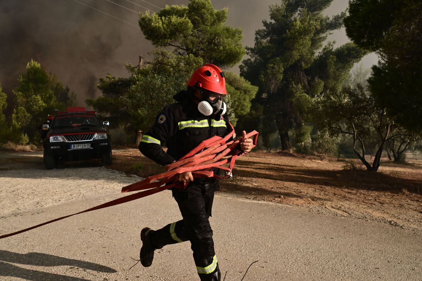 Ο αγώνας των πυροσβεστών για συνεχόμενα 24ώρα