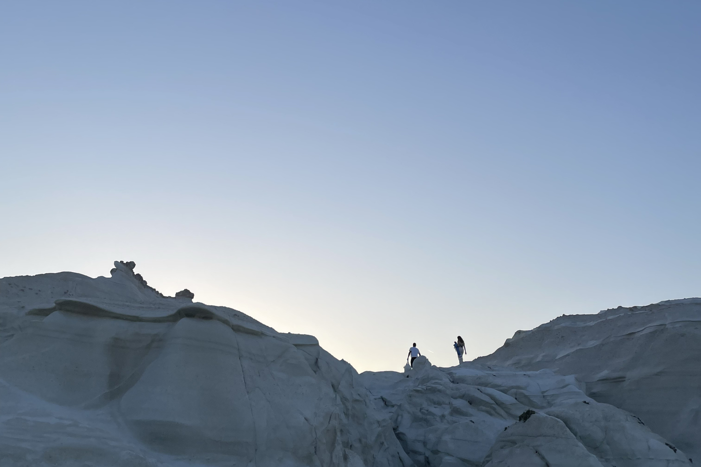 Σαρακήνικο στη Μήλο: Ένα photo story του φωτογράφου Πέτρου Νικόλτσου από τη φημισμένη παραλία και το νησί