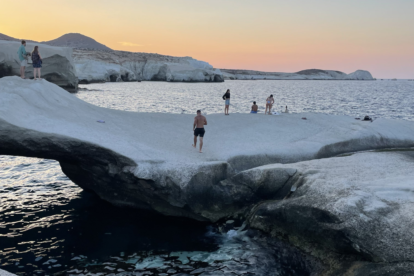 Σαρακήνικο στη Μήλο: Ένα photo story του φωτογράφου Πέτρου Νικόλτσου από τη φημισμένη παραλία και το νησί