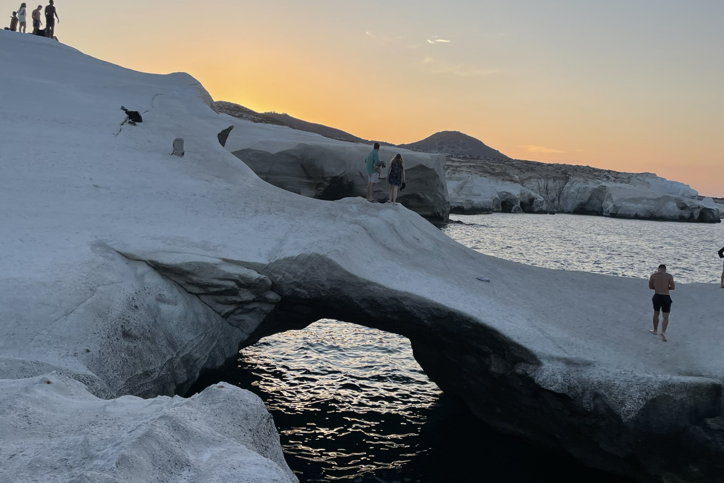 Σαρακήνικο στη Μήλο: Ένα photo story του φωτογράφου Πέτρου Νικόλτσου από τη φημισμένη παραλία και το νησί