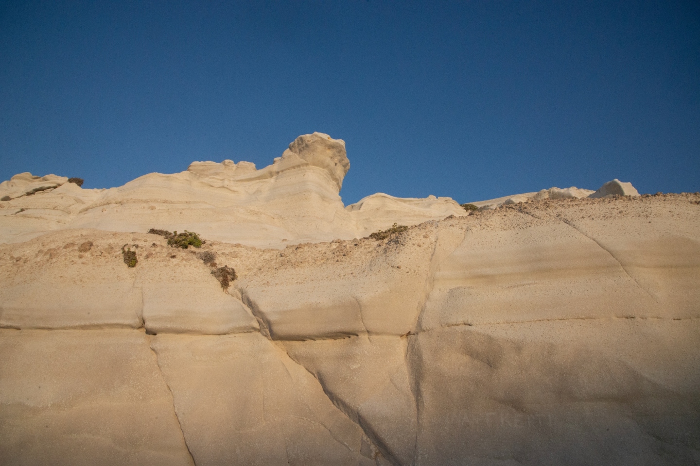 Σαρακήνικο στη Μήλο: Ένα photo story του φωτογράφου Πέτρου Νικόλτσου από τη φημισμένη παραλία και το νησί